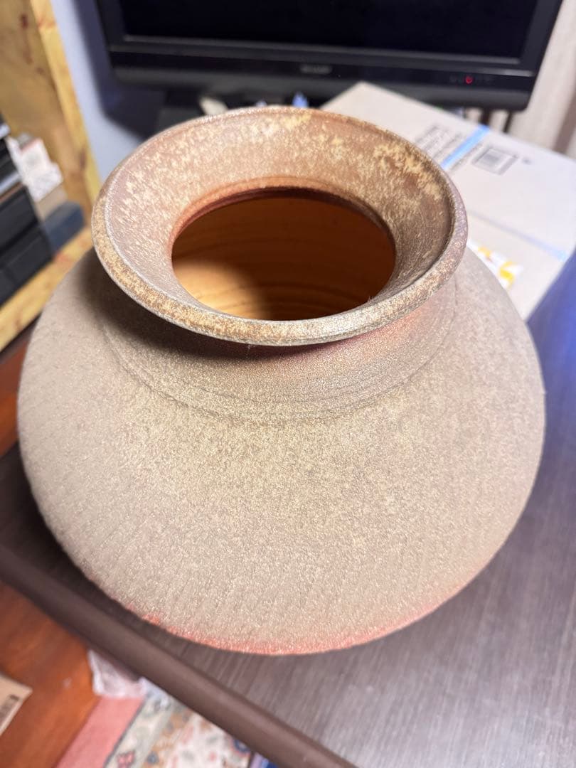 赤土色の陶器