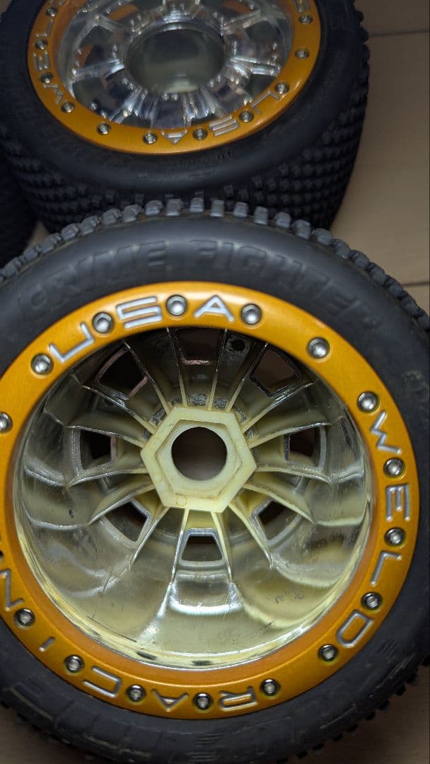 オフロード用ホイールセット（タイヤ付き）