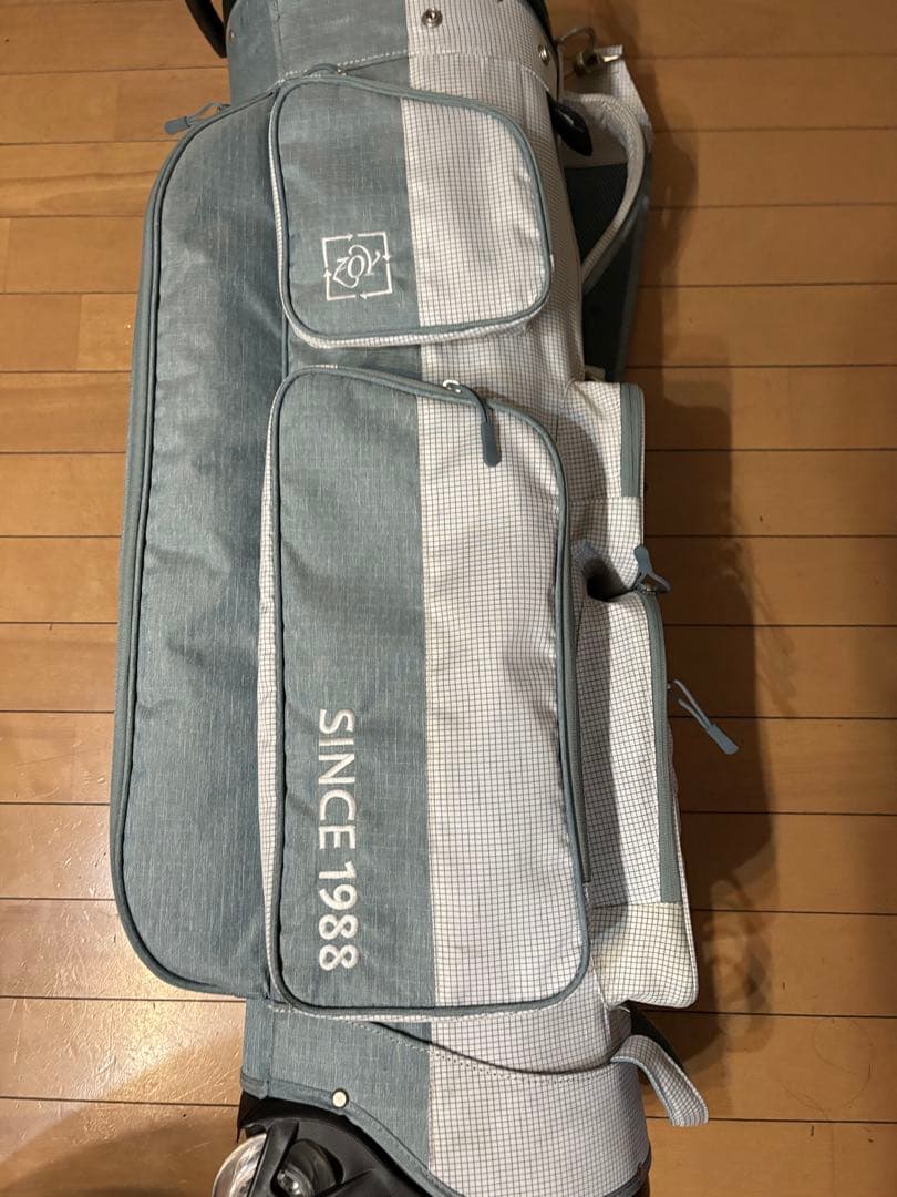 ZOY キャスター付き UNISEX R-PET キャディバッグ フード無