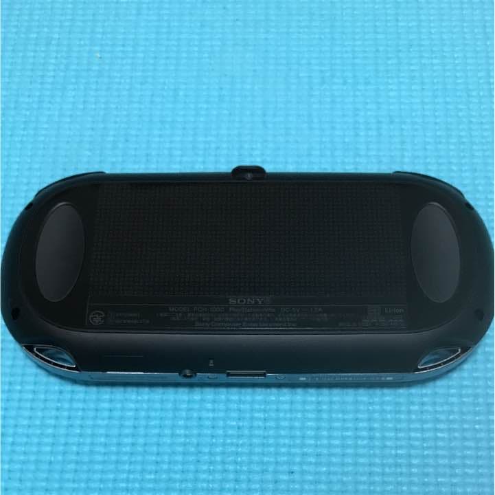 PS Vita 本体  充電器&メモリカード8GB付き
