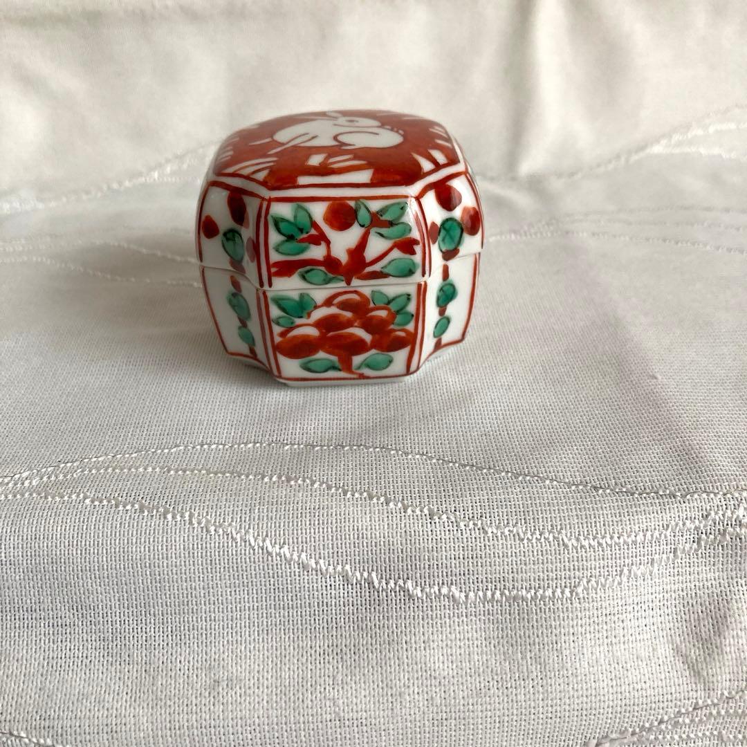 【新品未使用】香合　赤絵 卯 入角　徳泉窯　西村徳泉