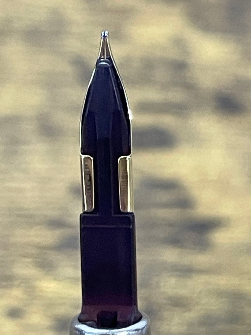 未使用に近い　シール付き　18金　ゴールド　細字　キャップレス　万年筆　備品付き