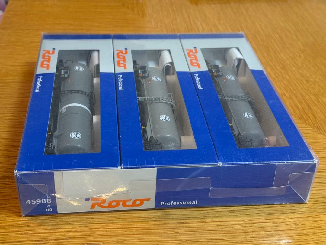 鉄道模型　外国型貨車　Roco45988 タンク車3輌、 DB、DC、HO