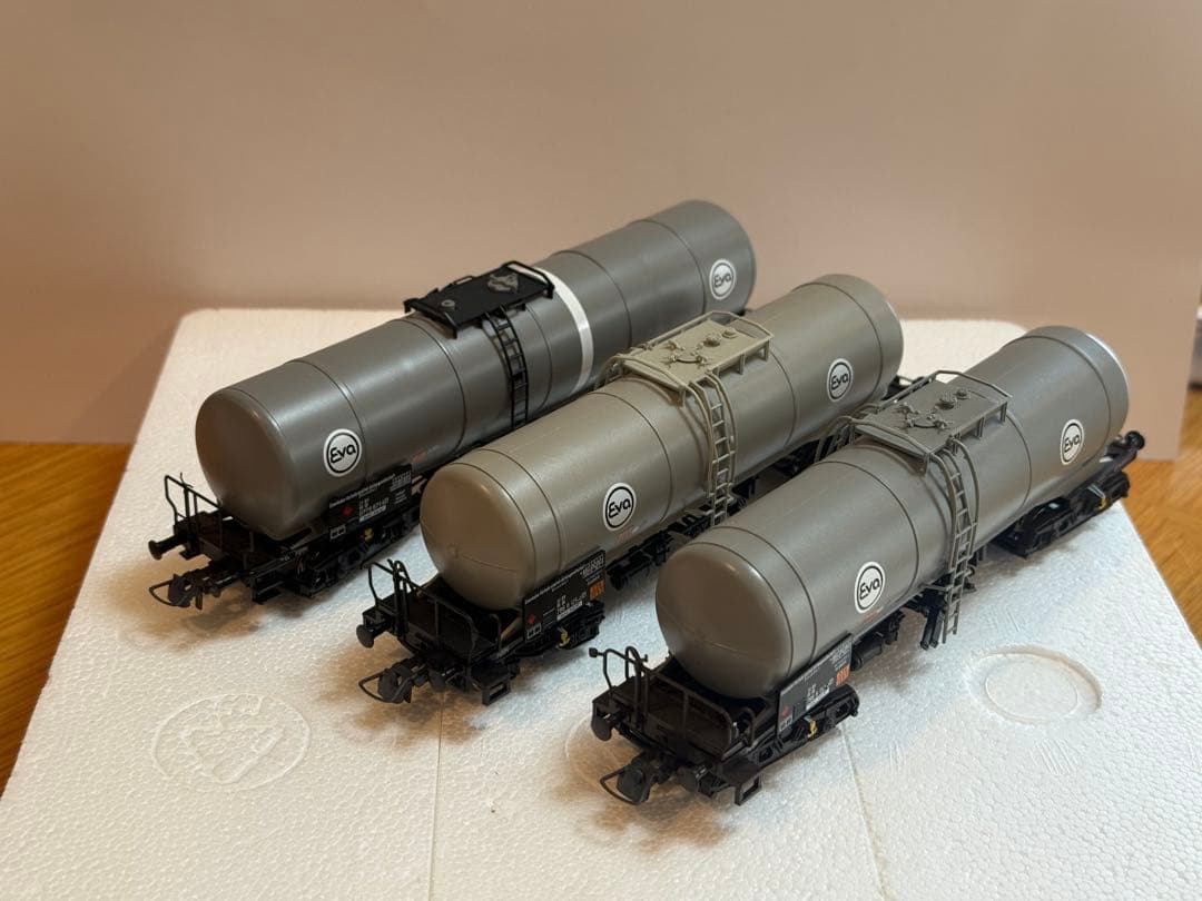 鉄道模型　外国型貨車　Roco45988 タンク車3輌、 DB、DC、HO