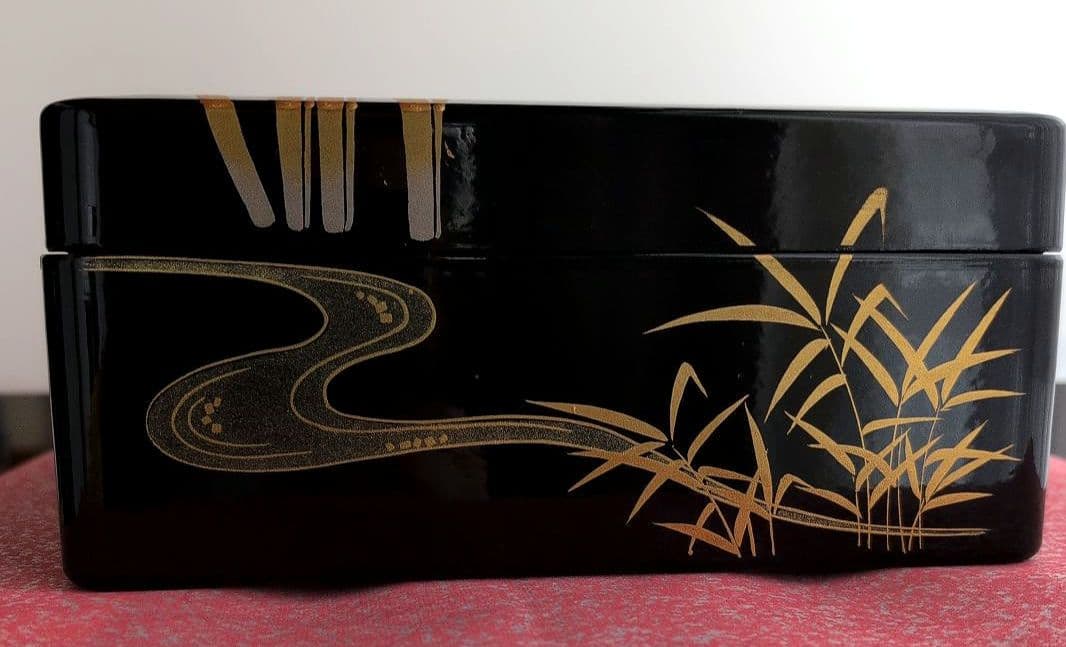 東橋の作品　「本蒔絵漆器」　「金蒔絵（かなまきえ）」文箱　「美術工芸」社