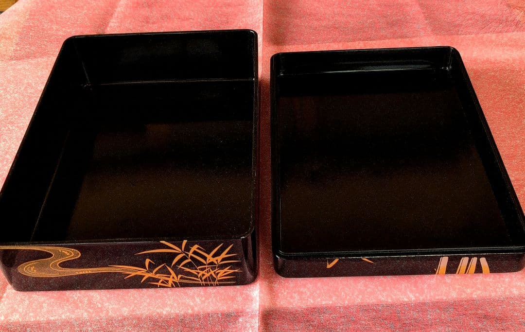 東橋の作品　「本蒔絵漆器」　「金蒔絵（かなまきえ）」文箱　「美術工芸」社