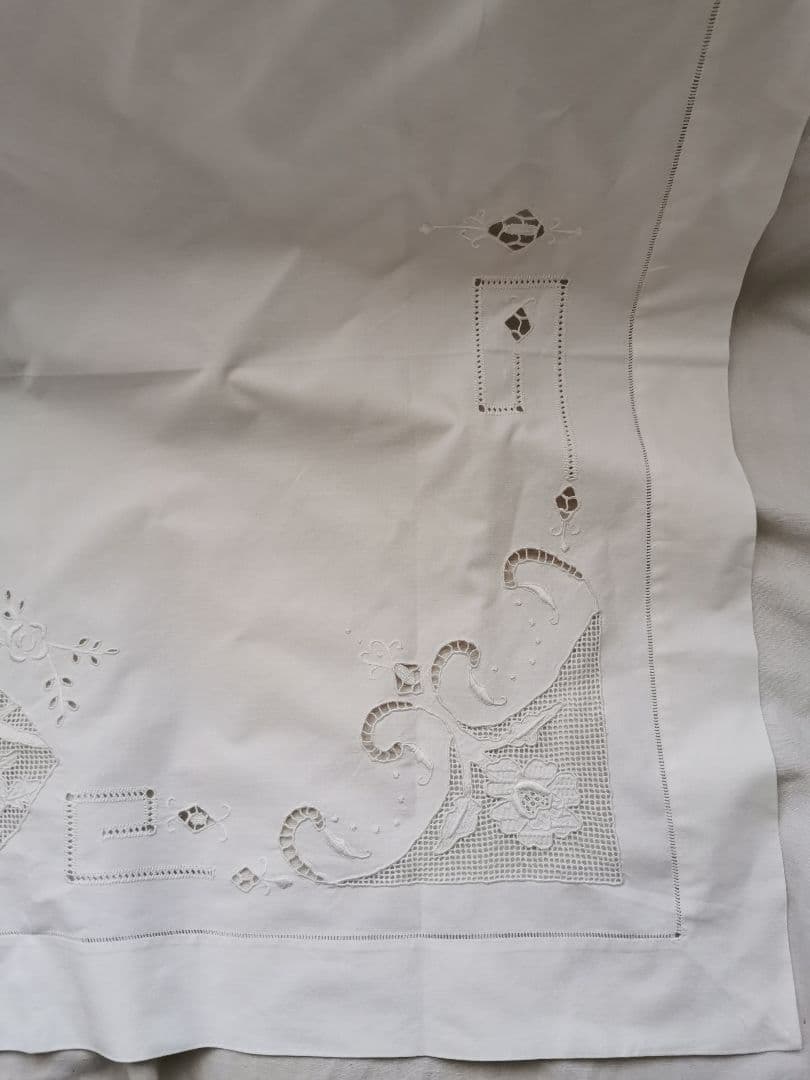 アンティークイタリア ニードルワーク刺繍 木登りのエンジェル リーフと天使クロス