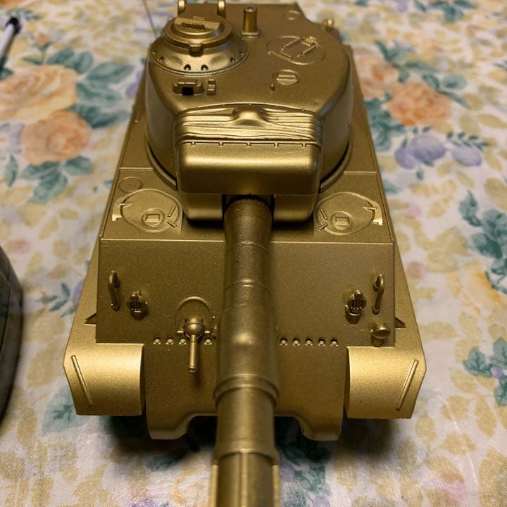 美品平成レトロ【キャタピラ装備BB弾発射GOLDEN TANK】【ラジコンカー】