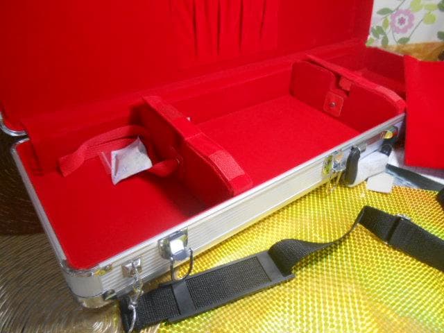 新品未使用(送料無料)11.980円沖縄三線専用肩紐付き一丁入アルミハードケース