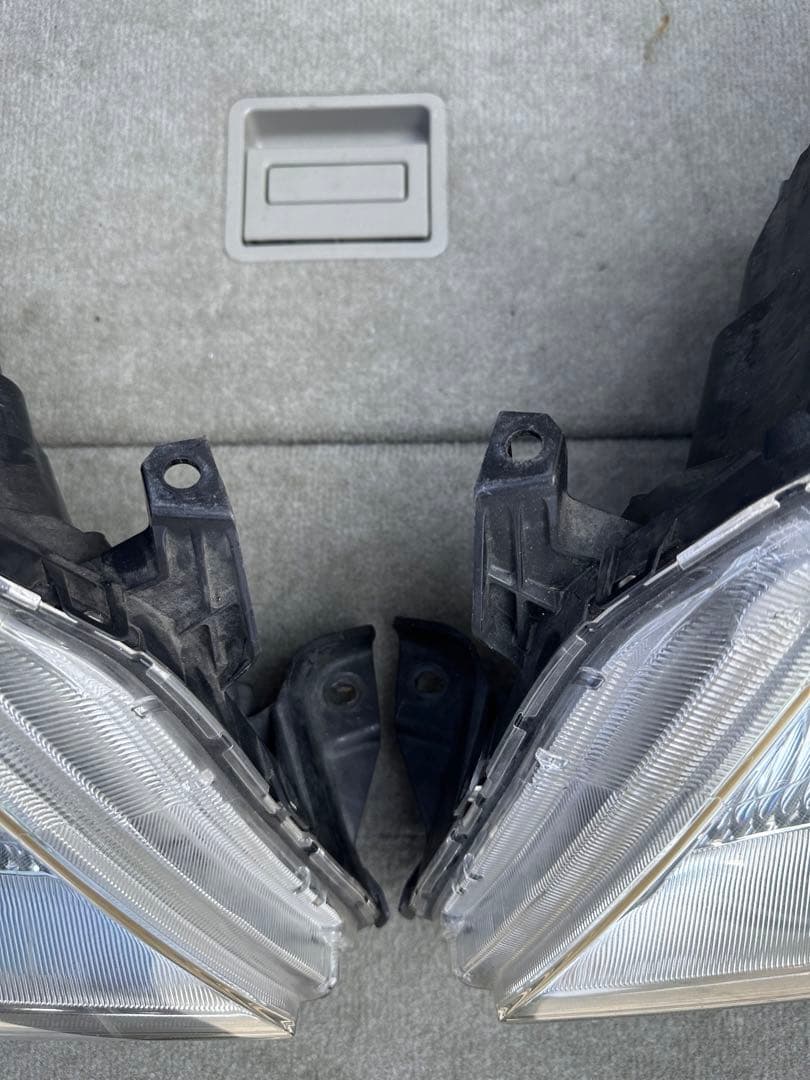 トヨタ　クラウン　GRS200 ヘッドライト 左右　セット　一台分