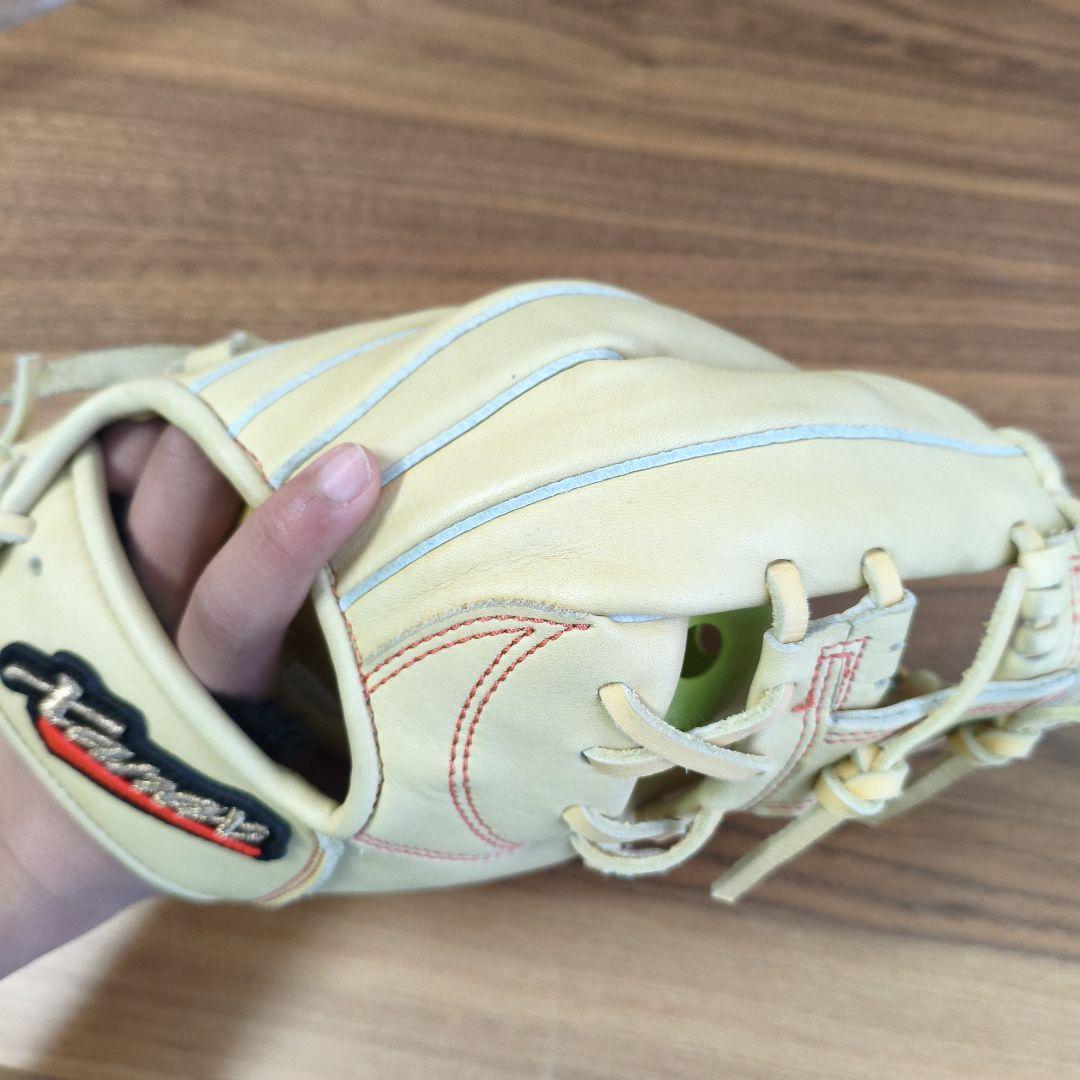軟式野球用グローブ ベージュ片付け済み即戦力（2年〜6年生用)定価15000円