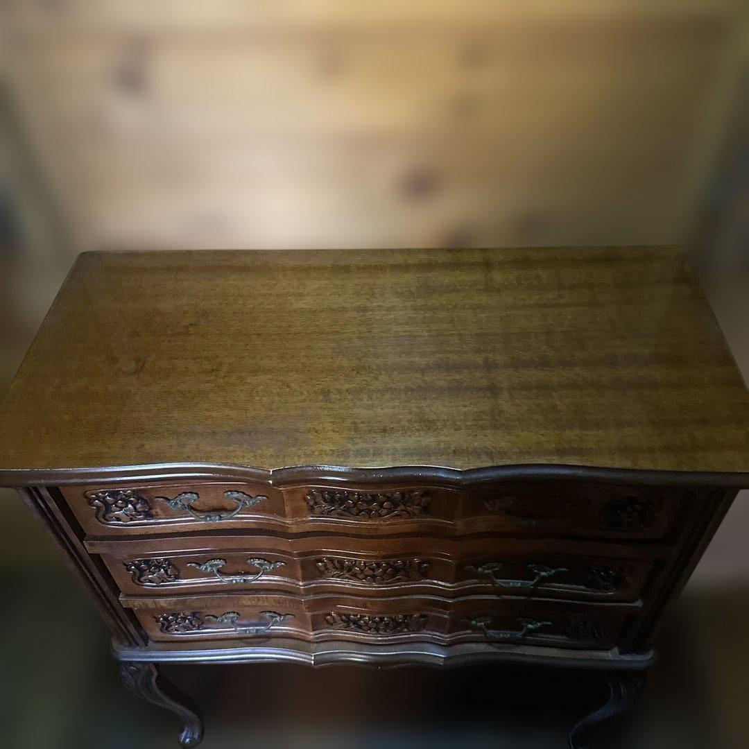 瞬間的❣️お値下げヴィンテージ　猫脚　装飾的な彫刻入り　木製チェスト