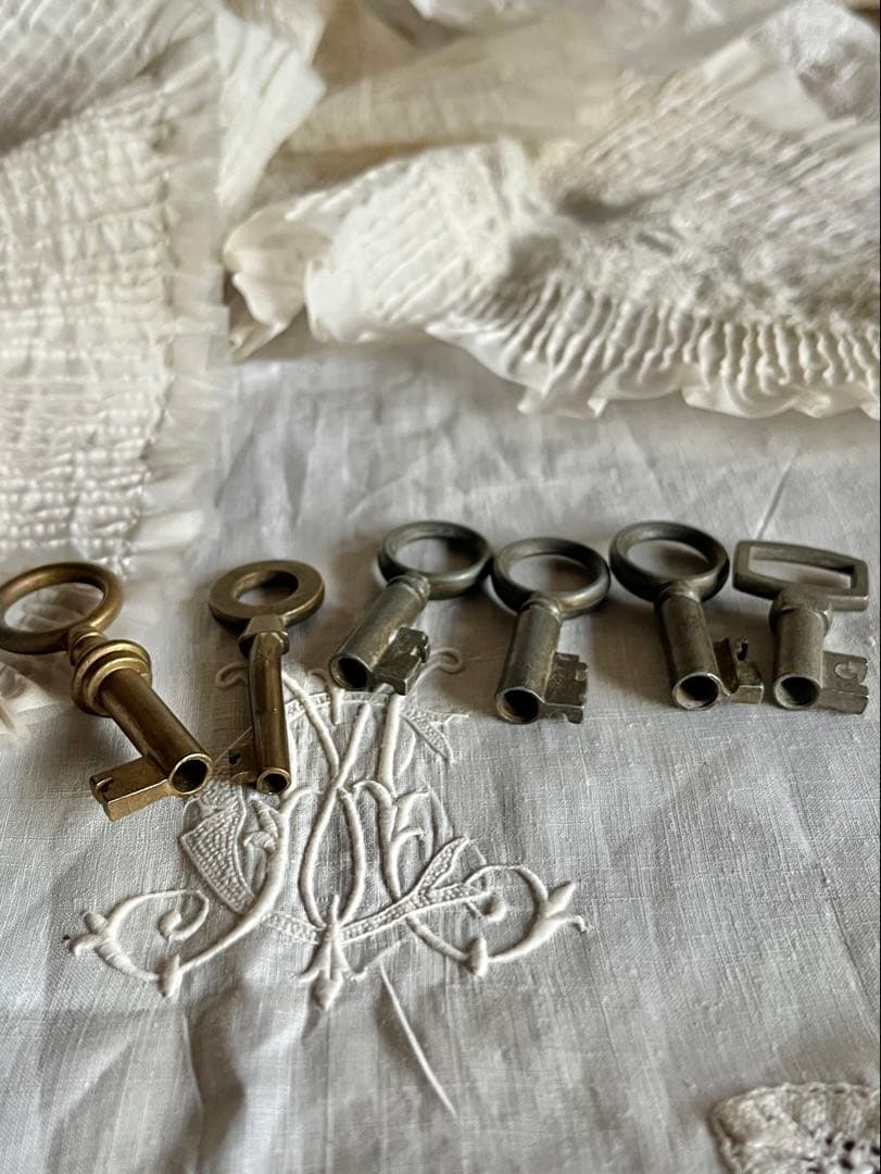 ◆フランスアンティーク｜まとめ売りミニキー鍵小さい金属輪っかシルバーブロンズ幸運