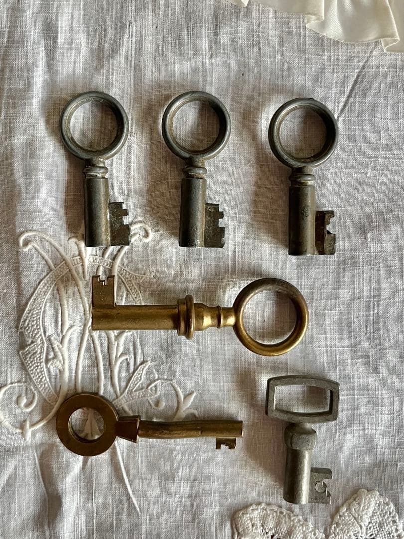 ◆フランスアンティーク｜まとめ売りミニキー鍵小さい金属輪っかシルバーブロンズ幸運