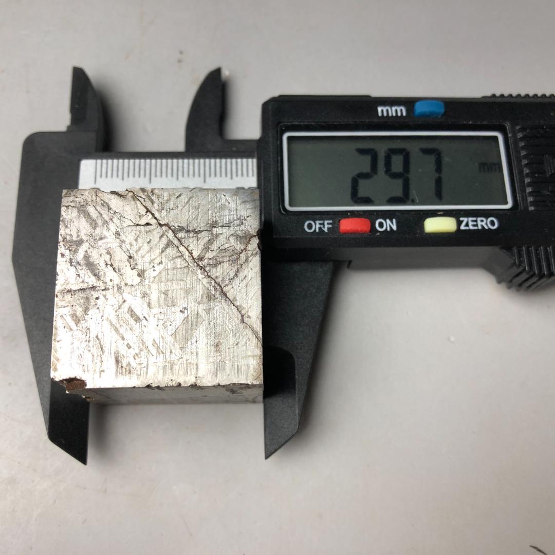 アルタイ隕石　メテオライト 立方体　 鉄隕石　重さ199ｇ