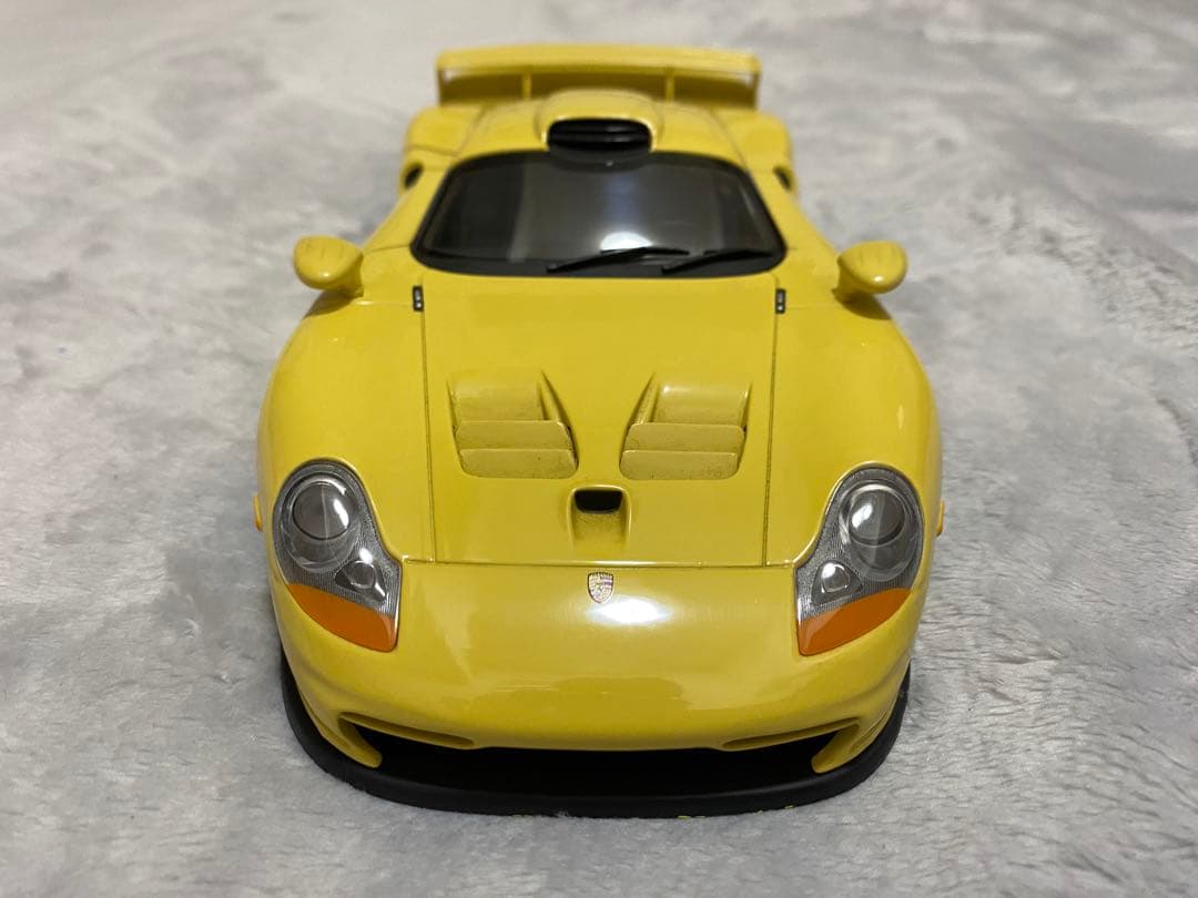 ミニカー UT PORSCHE 911 GT1 1/18