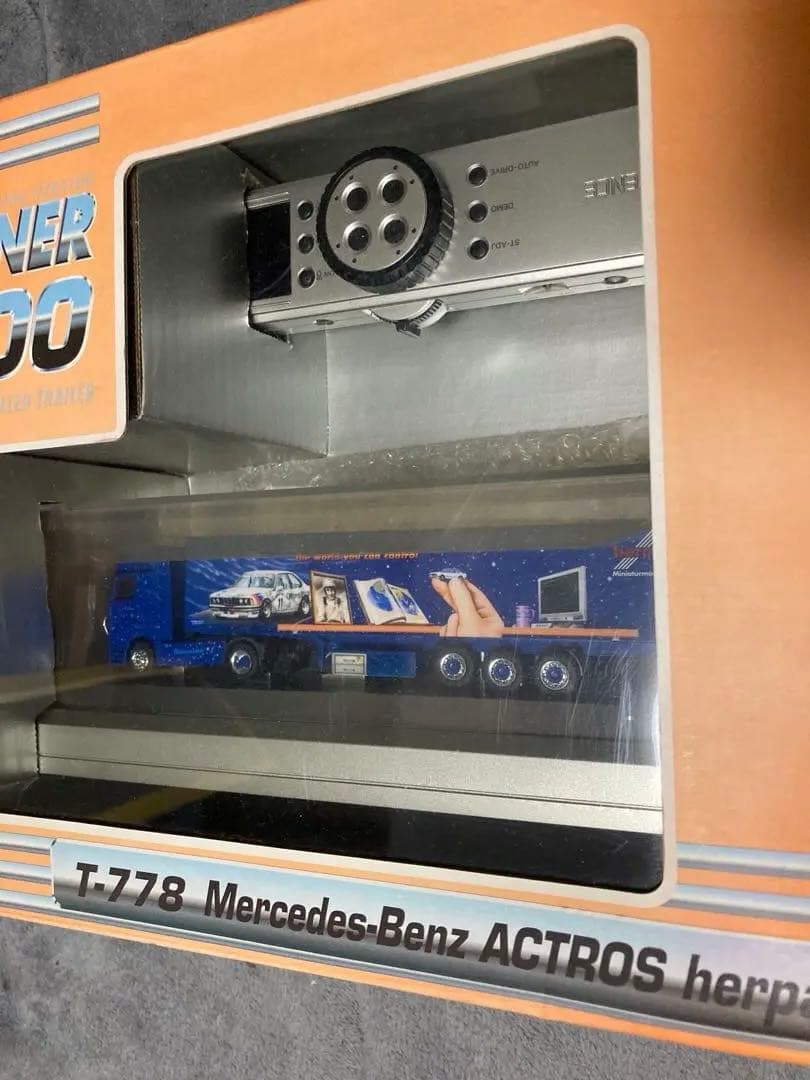 KEYENCE キーエンス　トレーラー ラジコン　デスクランナー　訳あり