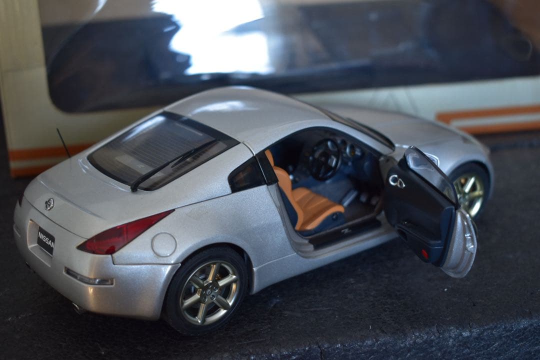 1/18 オートアート 日産 フェアレディZ Z33 350Z ミニカー