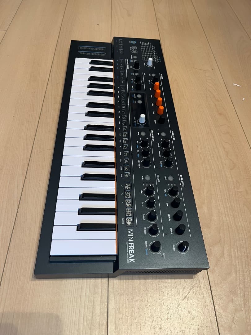 Arturia MiniFreak シンセサイザー