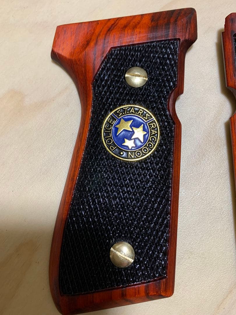 レア物　新品ベレッタ m9用サムライエッジ風木製グリップ　メタリオン金属製