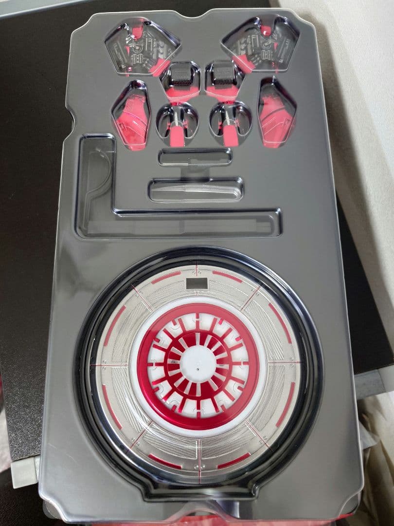 ホットトイズ 1/6アイアンマン・マーク３（レッド＆シルバー版）