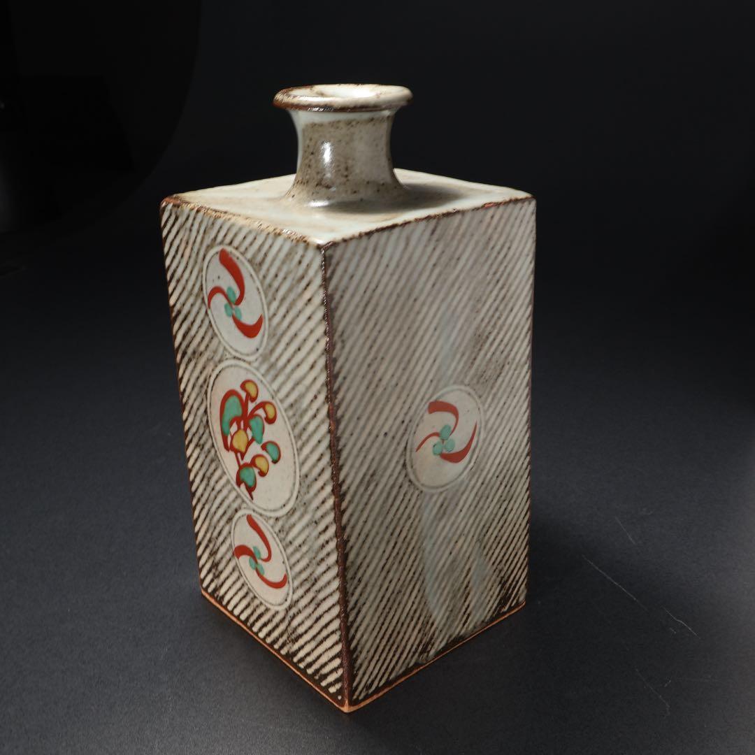 人間国宝　島岡達三　象嵌赤絵方壺　縄文象嵌　角瓶　共箱　R1463K3