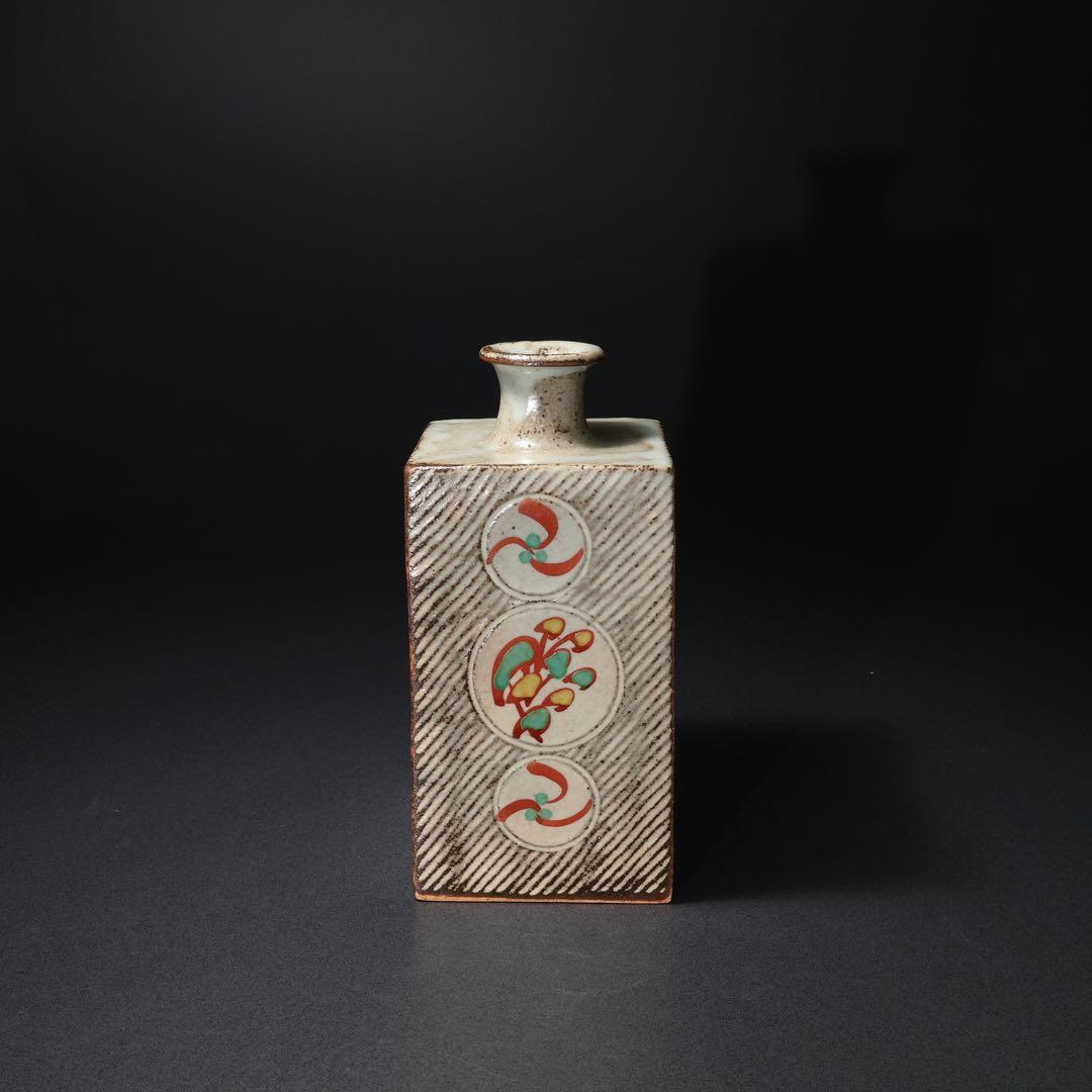 人間国宝　島岡達三　象嵌赤絵方壺　縄文象嵌　角瓶　共箱　R1463K3