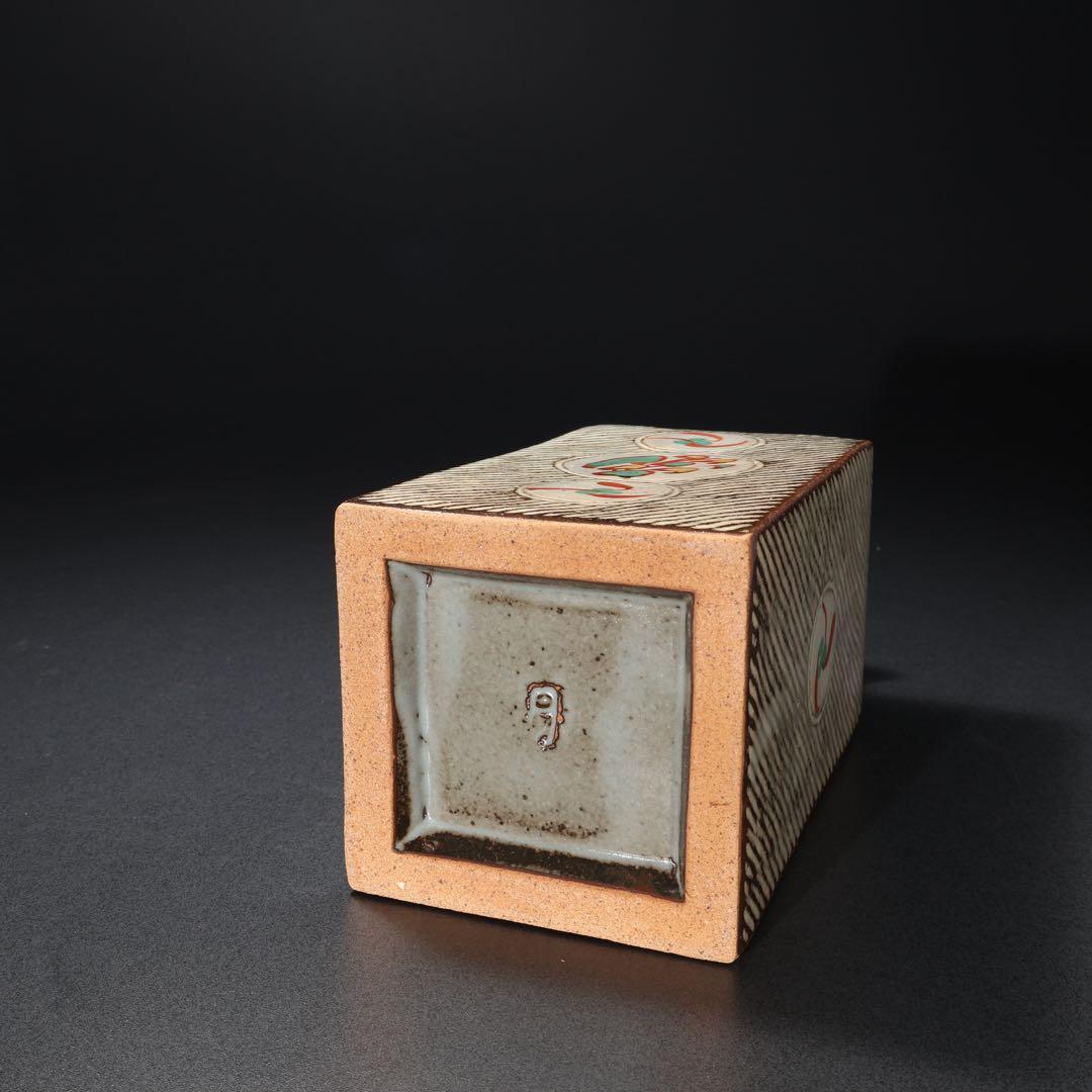 人間国宝　島岡達三　象嵌赤絵方壺　縄文象嵌　角瓶　共箱　R1463K3