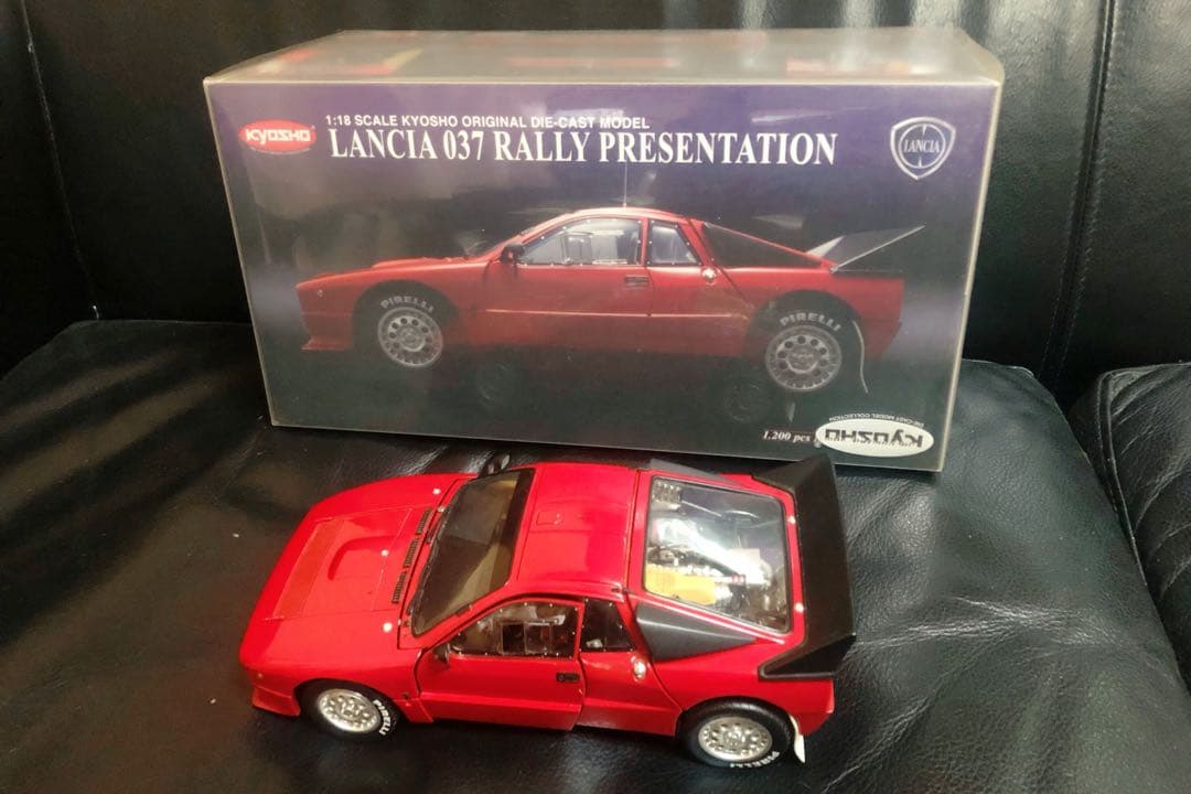 京商　1/18　ランチア　037 ラリー　プレゼンテーション　レッド