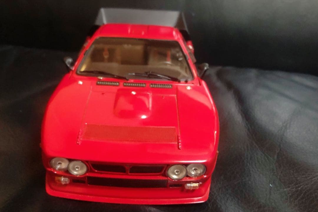 京商　1/18　ランチア　037 ラリー　プレゼンテーション　レッド
