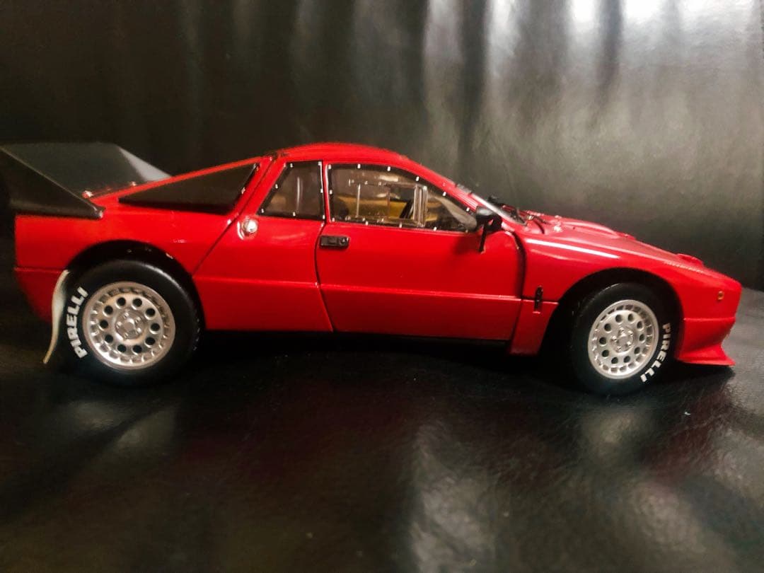 京商　1/18　ランチア　037 ラリー　プレゼンテーション　レッド