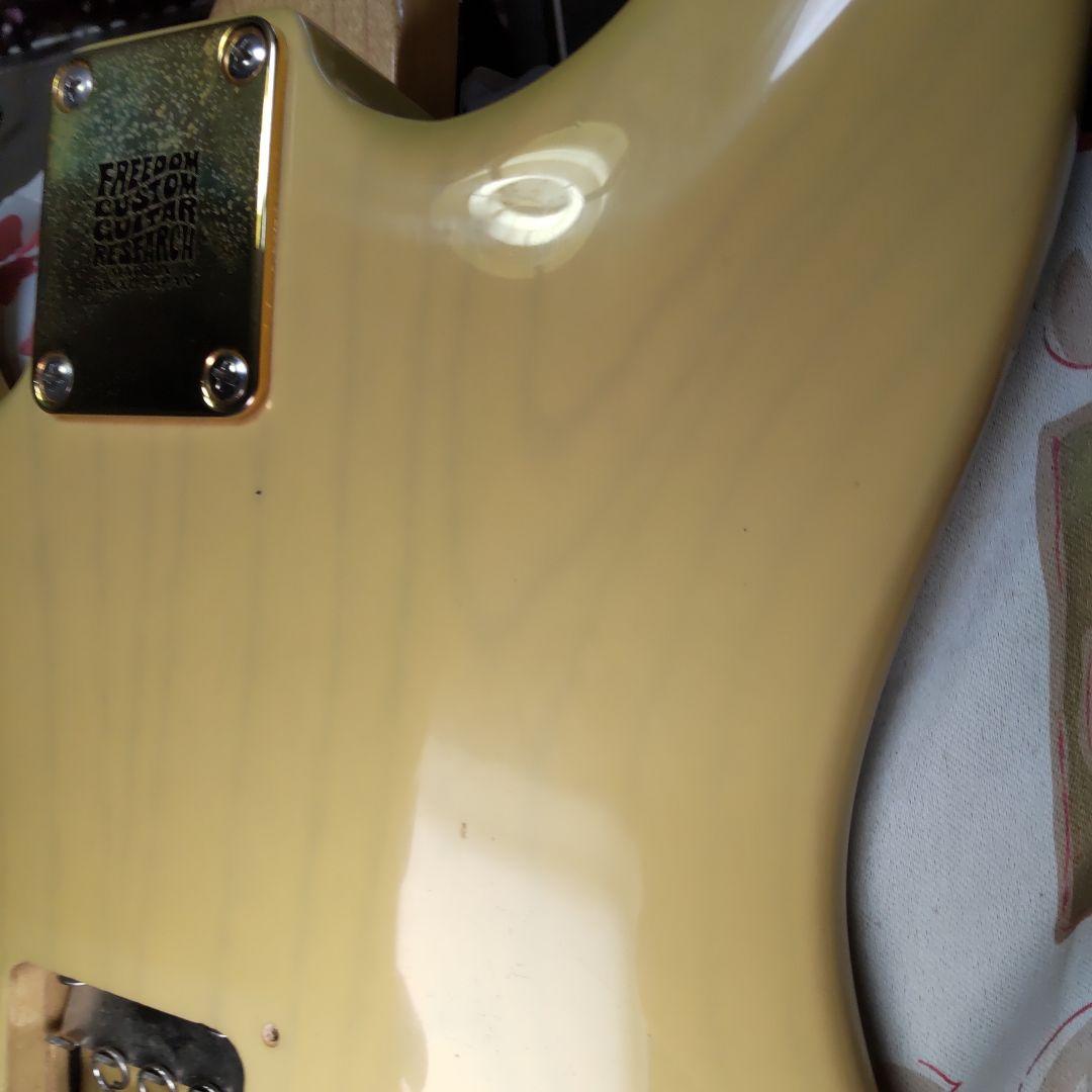 momose モモセのストラトタイプのギター