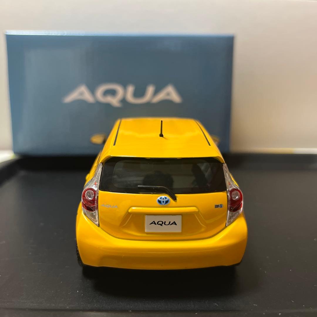 非売品　トヨタ　AQUA アクア　カラーサンプル　イエロー