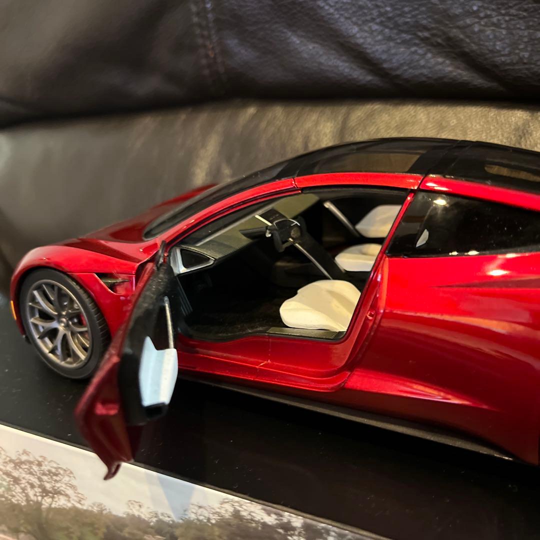 パ*□様 【レア売り切れ品】テスラ　ロードスター 1:18スケール　オフィシャル