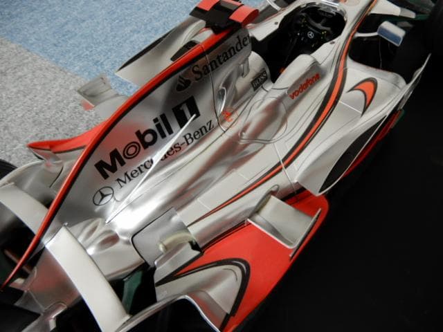 デアゴスティーニ 1/8 週刊 マクラーレン MP4-23 ボーダフォン