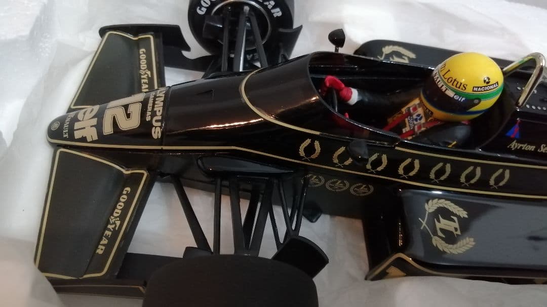 Lotus Renault 97T アイルトン・セナ 1/18 ミニチャンプス