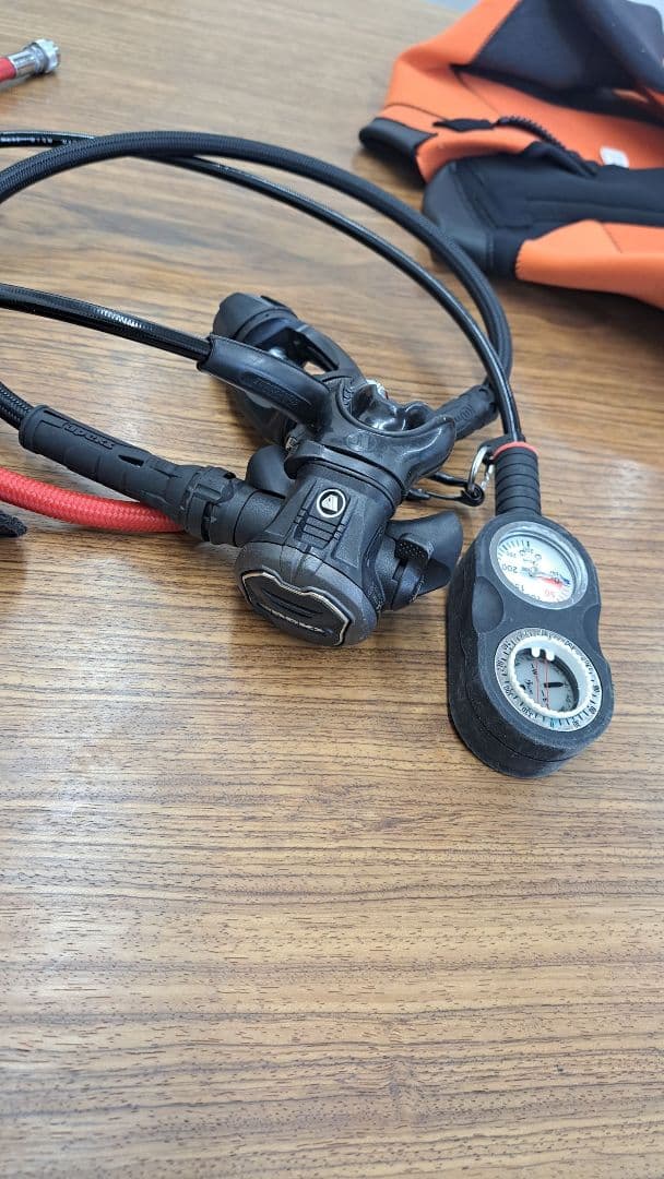 アクアラング　スキューバダイビングセット　ウエットスーツ　ダイビングスーツ