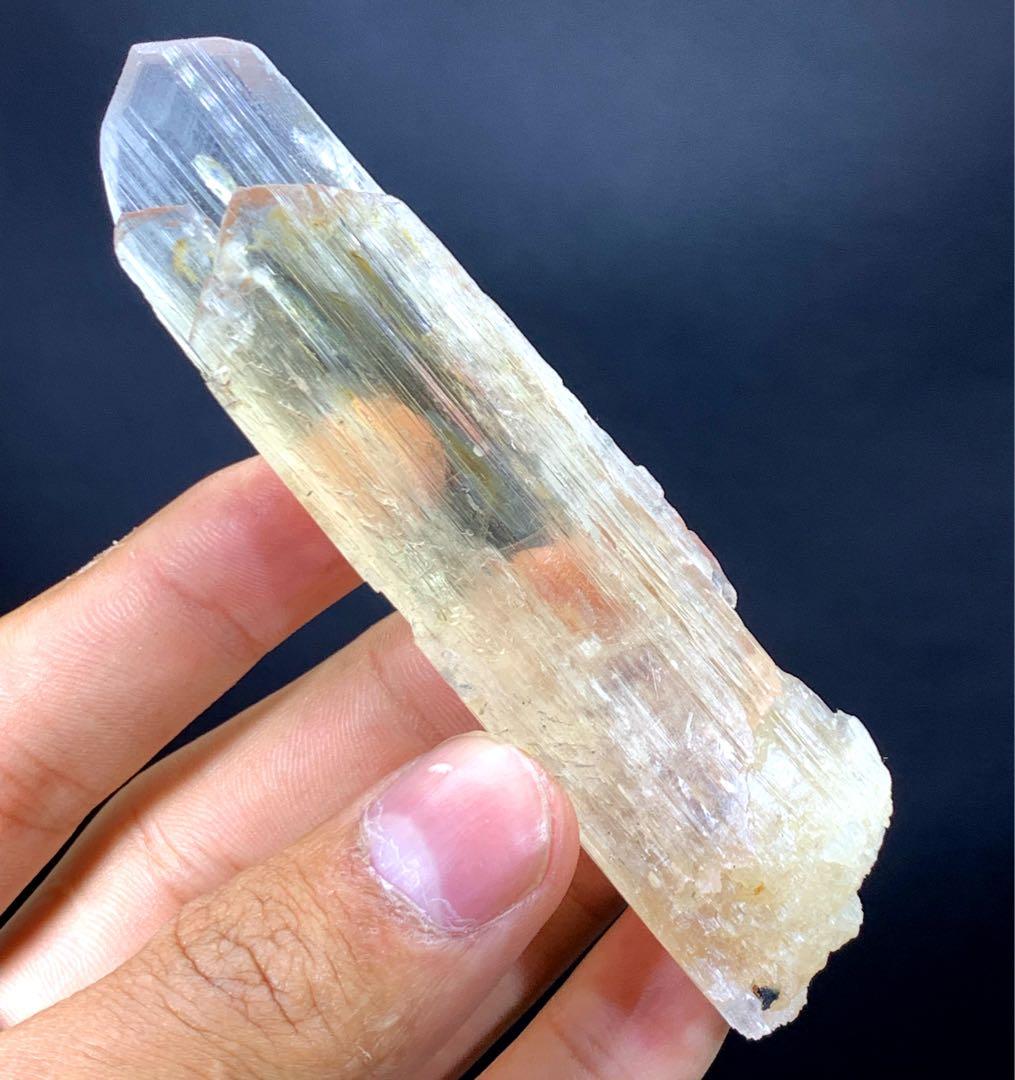 天然の黄色のトリフェーン クンツァイト クリスタル