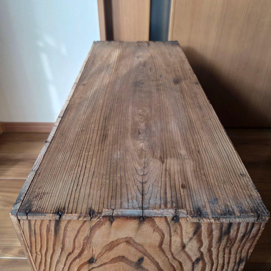 古びた棚　収納棚　オープンラック　アンティーク　古家具　木製棚　ボックス棚