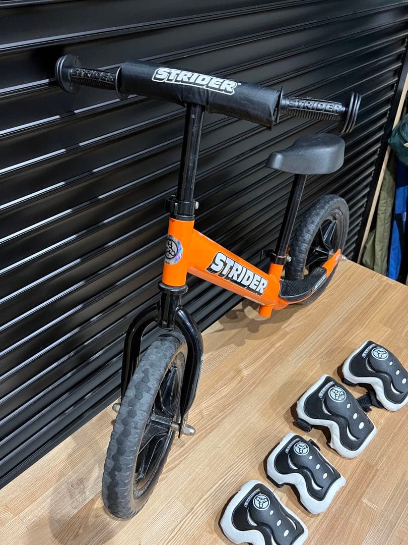 STRIDER バランスバイク オレンジ プロテクター付き