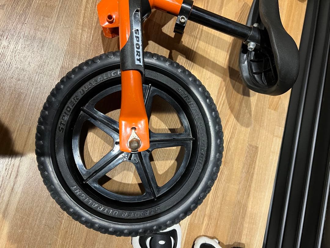 STRIDER バランスバイク オレンジ プロテクター付き
