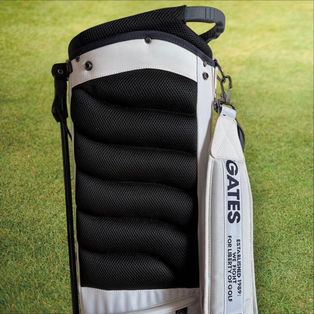 美品　パーリーゲイツ　キャディバッグ　ショルダー式　スタンド式　軽量　白　黒