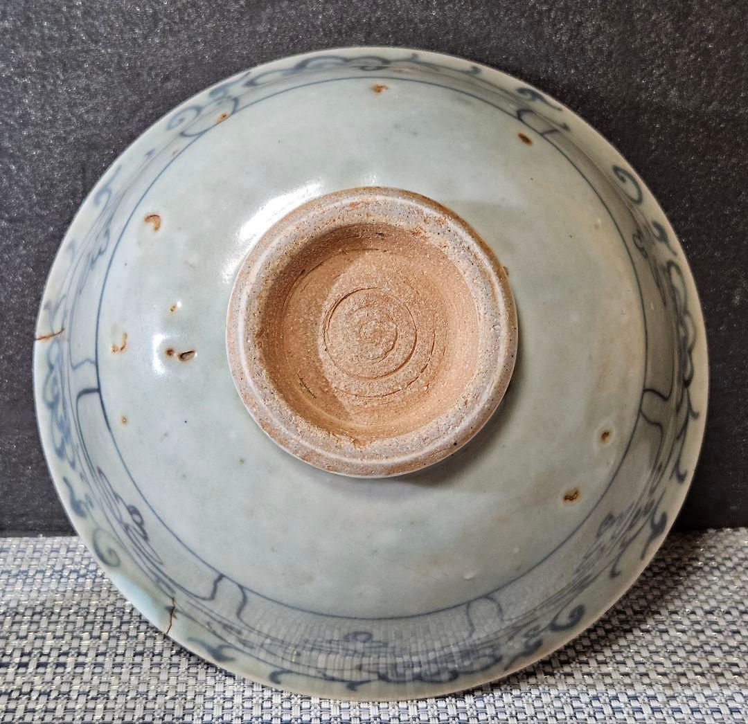 中国古美術　中国古陶磁器　古玩　明朝明代　青磁　青華　古染付　唐草文様　鉢