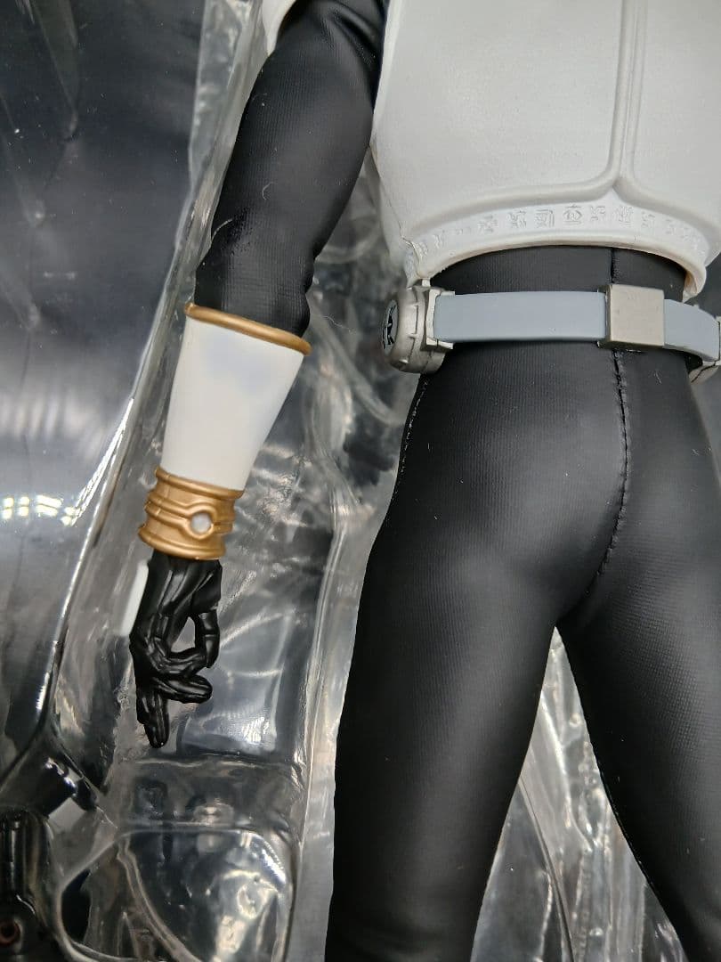 RAH 仮面ライダークウガ グローイングフォーム　 フィギュア