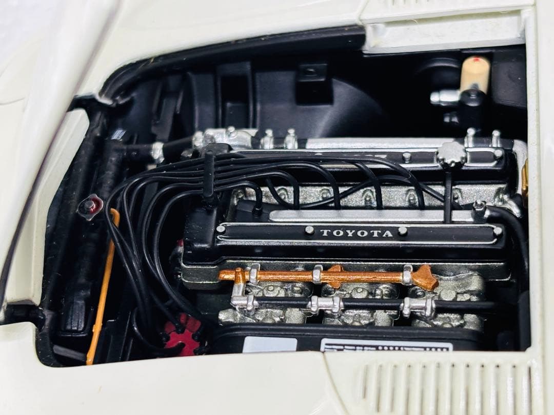 ケ*読様 1/18 AUTOart オートアートTOYOTA 2000GT 大型