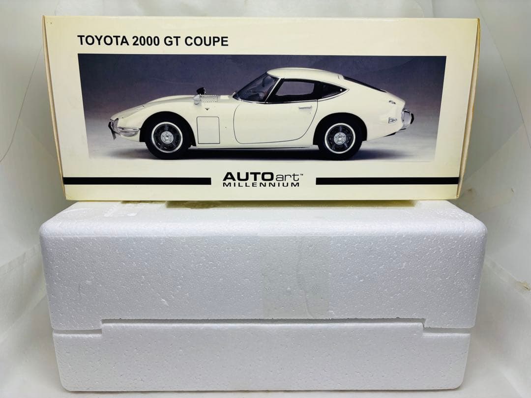 ケ*読様 1/18 AUTOart オートアートTOYOTA 2000GT 大型