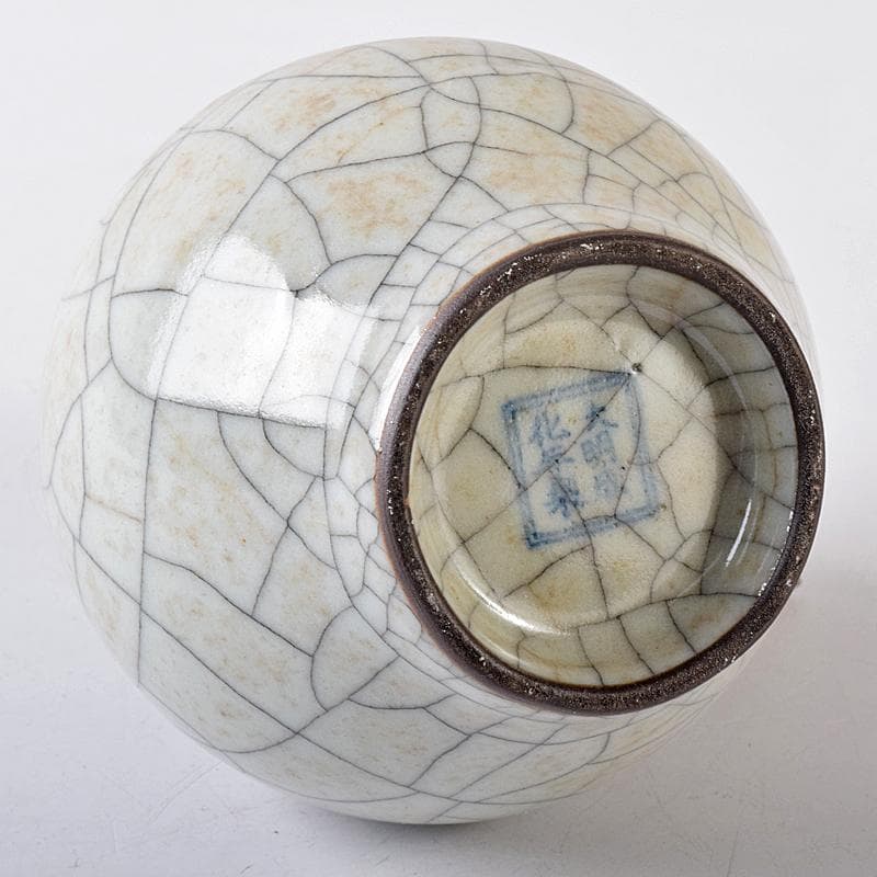 中国　大明成化年製　哥窯　白磁　金糸鉄線　氷裂文瓶　M　R7931E