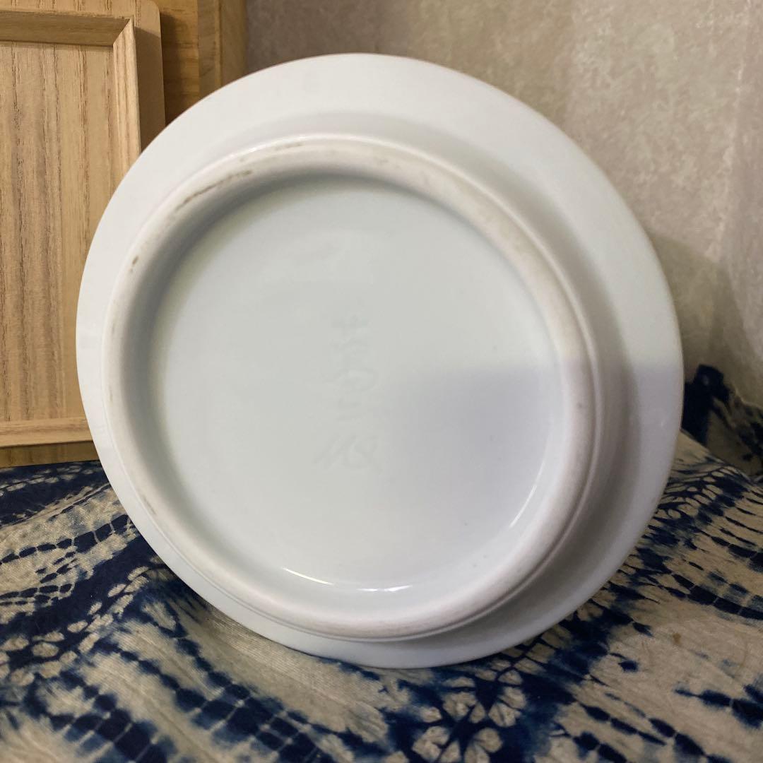 人間国宝　井上萬二　白磁緑釉牡丹文耳付花瓶