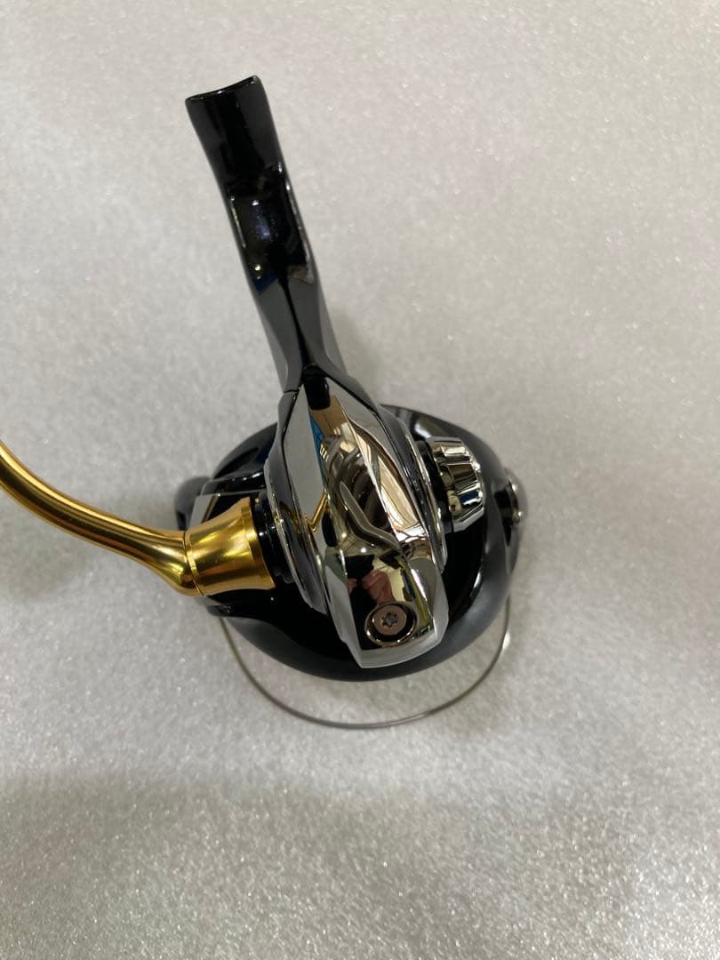 【美品】ダイワ　23レガリス　ＬＴ4000-ＣＸＨ　カスタム品