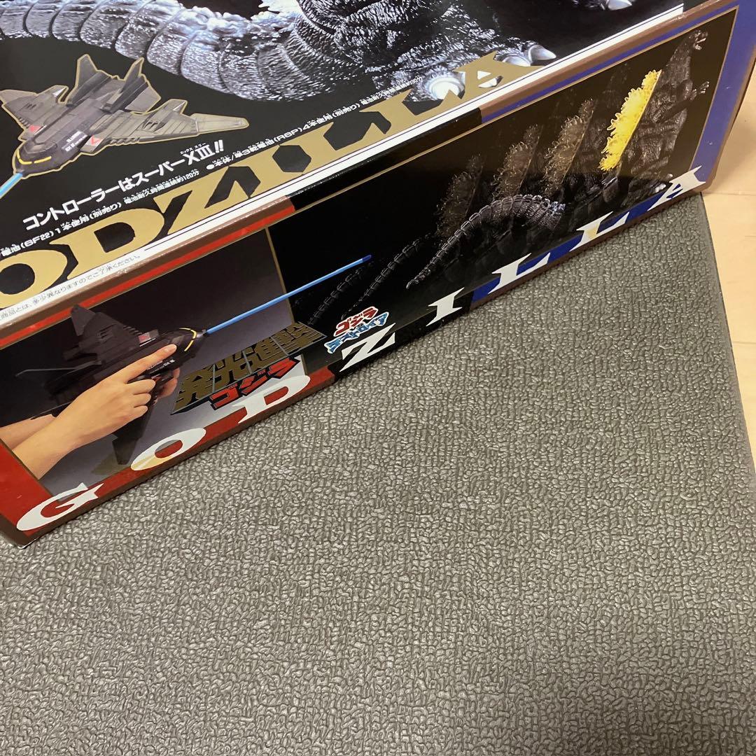 【新品未開封】発光進撃ゴジラ　R/C ゴジラVSデストロイア　ラジコン